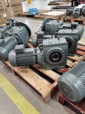 K van de de Rechte hoekversnellingsbak van het Reeks Spiraalvormige Konische Tandwiel van het de Snelheidsreductiemiddel de Elektrische Motor Holle Schacht